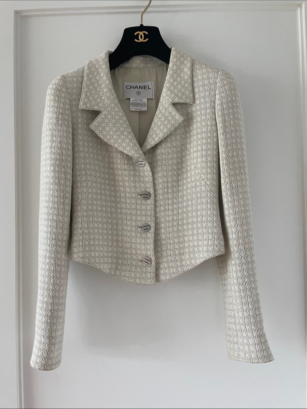 CHANEL Authentic Vintage Cream Tweed Cropped Jacket - Picture 3 of 14
